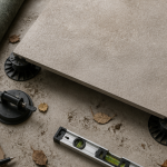 Carrelage sur plot inconvenients vue chantier terrasse